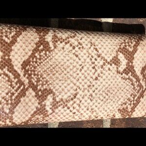 Women’s Vekko pebble leather wallet